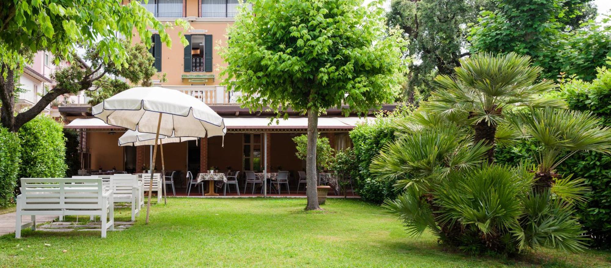 Hotel Regina فورتي دي مارمي المظهر الخارجي الصورة